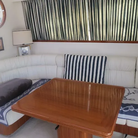 Yacht Summertime 3 Bedrooms Πλωτό κατάλυμα *