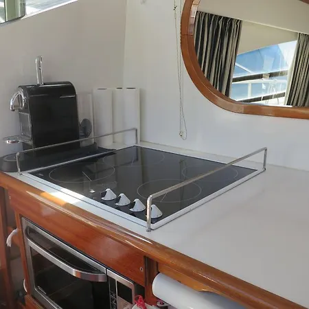 ספינת מלון Yacht Summertime 3 Bedrooms מנטון