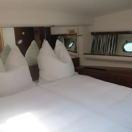 Yacht Summertime 3 Bedrooms *