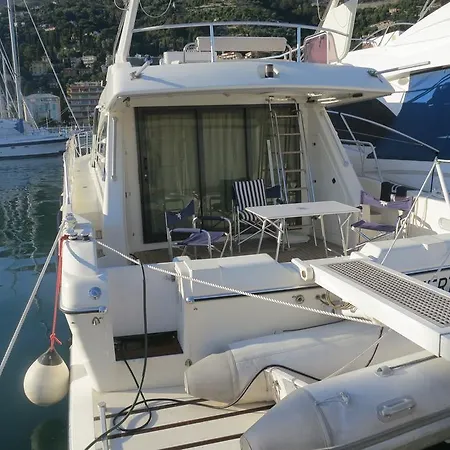 Yacht Summertime 3 Bedrooms 보트호텔