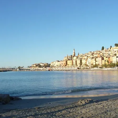 Summertime Botel Menton